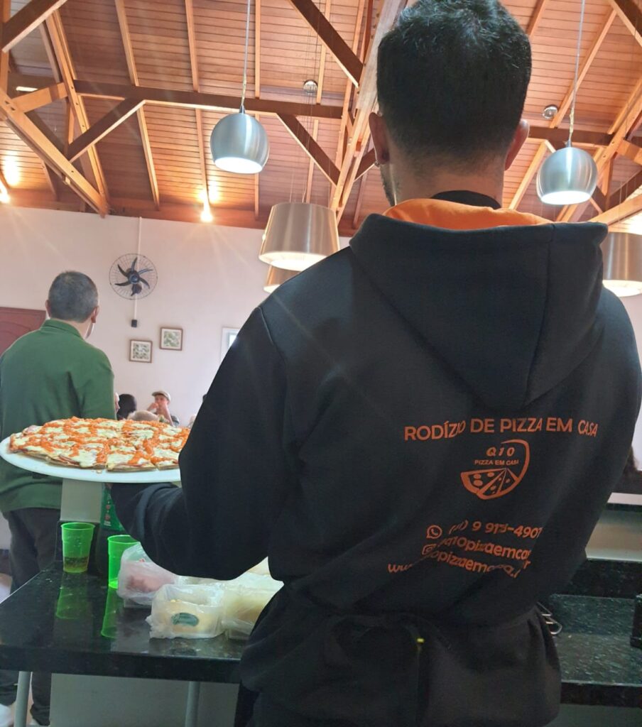 Rodízio de pizza em casa.